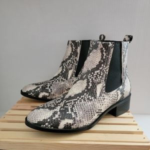 Steve Madden SZ 8M Devan Snake Print Chelsea Boots